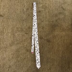 Penguin Floral Pattern Tie – White & Black